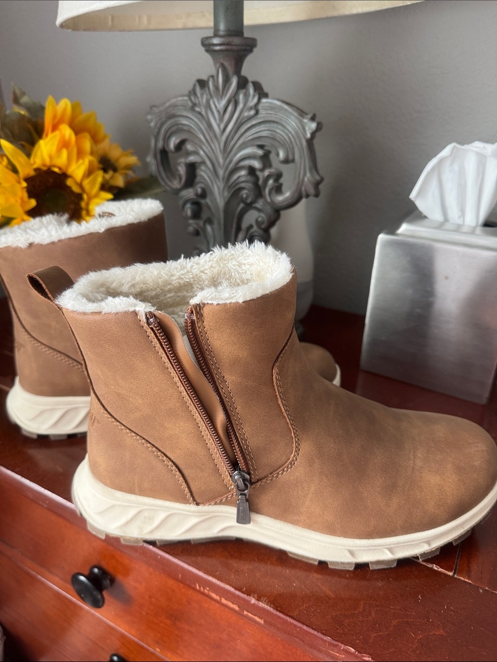Khombu Women's Brown Faux-Shearling Ankle Winter Boots - Picture 2 of 4